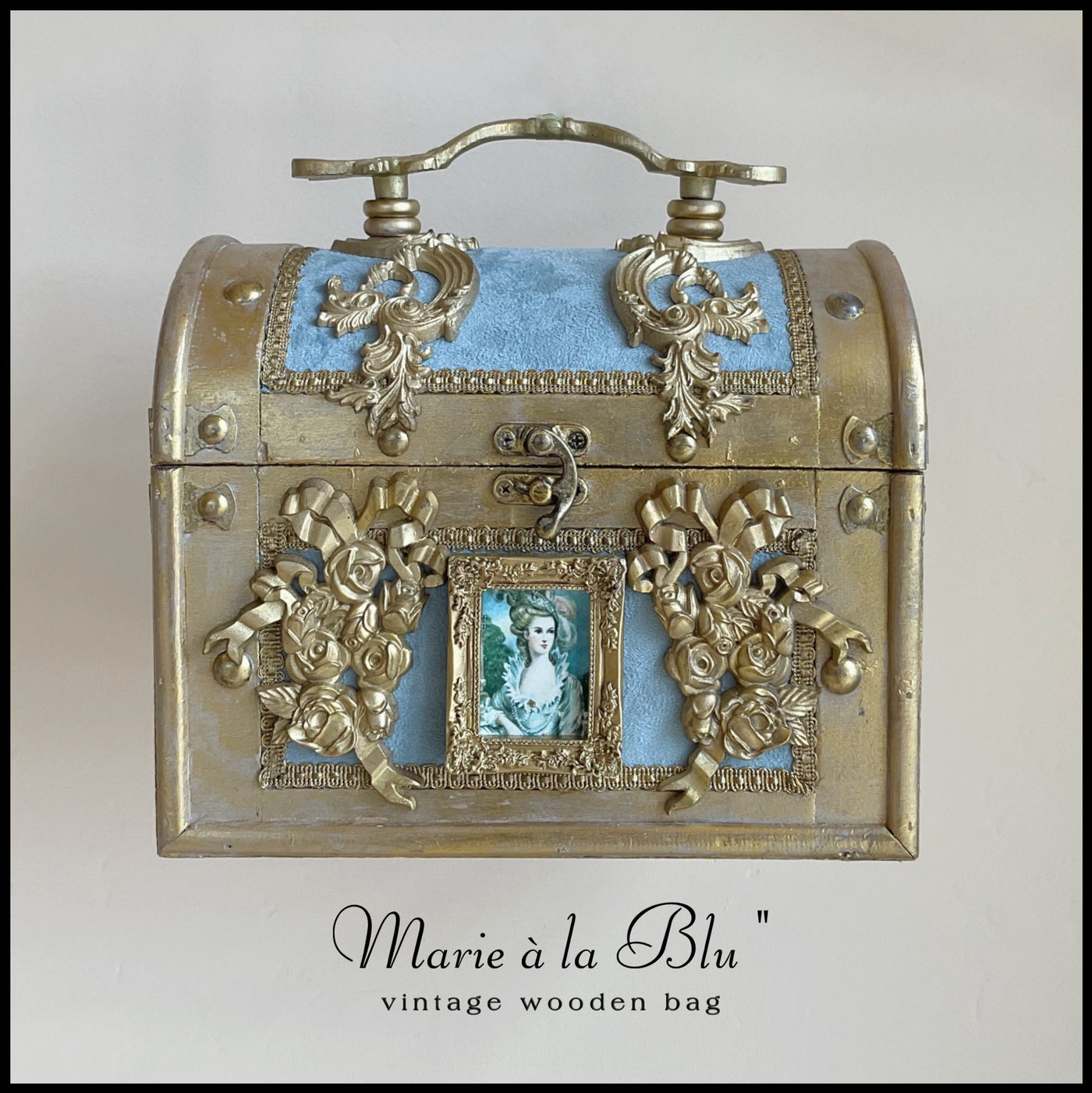 "Marie à la blu"  Vintage wooden handbag