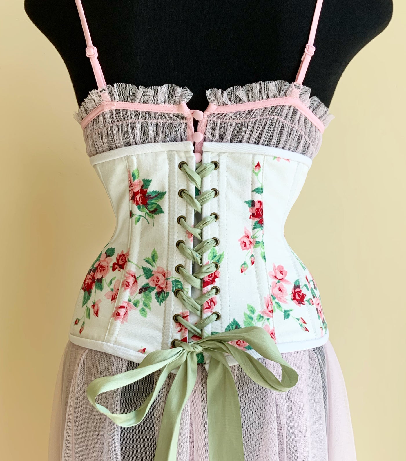 Three Putti crowned with flowers underbust corset